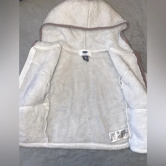 2/$12 Old Navy white Sherpa with a mauve color - Picture 4 of 6